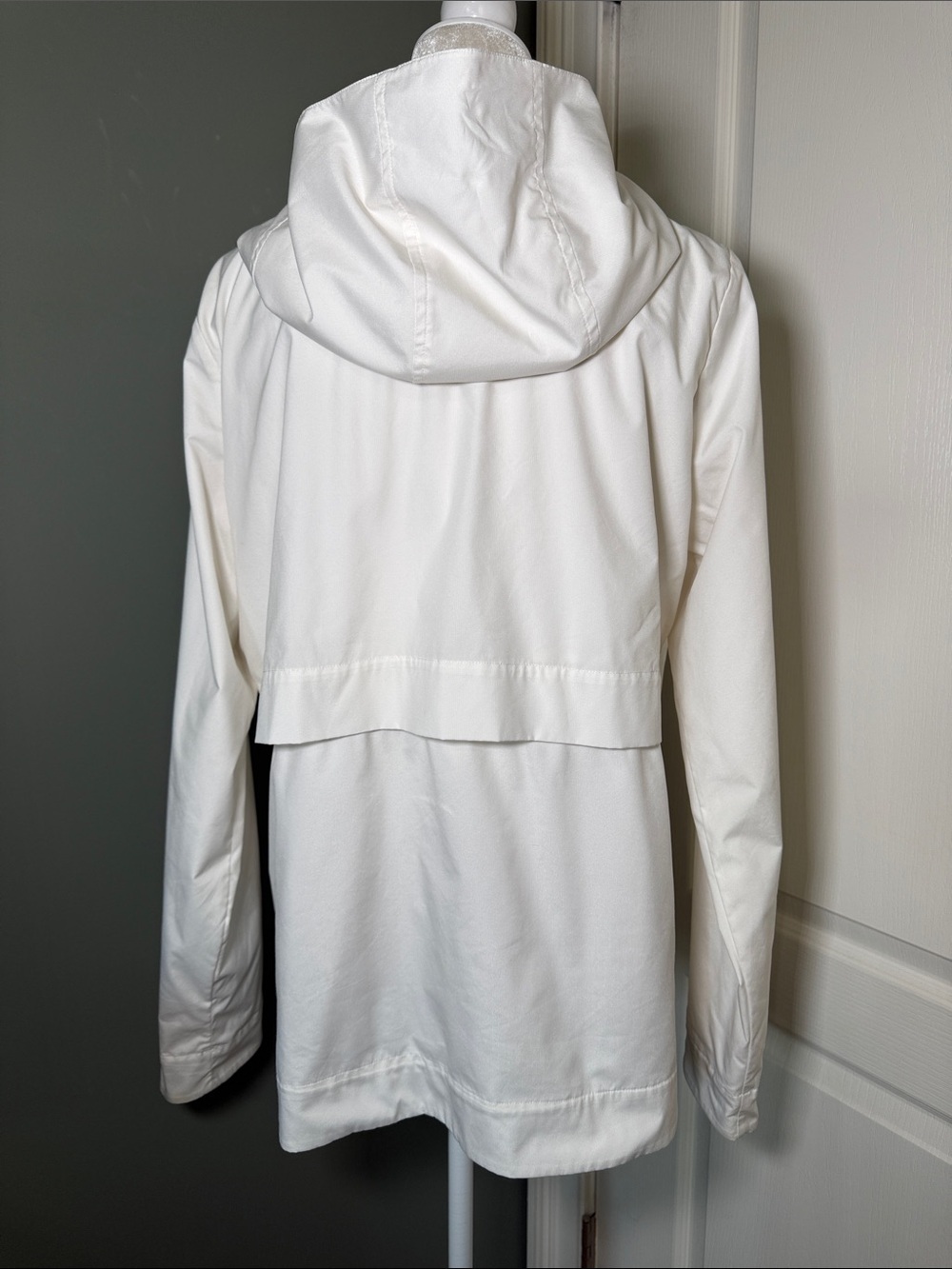 Lululemon White Hooded Rain Jacket Zip Front Windbreaker Size 12 - Picture 5 of 10